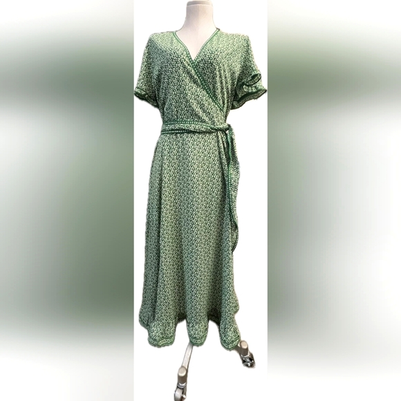 Max Studio Green Patterned Wrap Dress - Picture 3 of 9